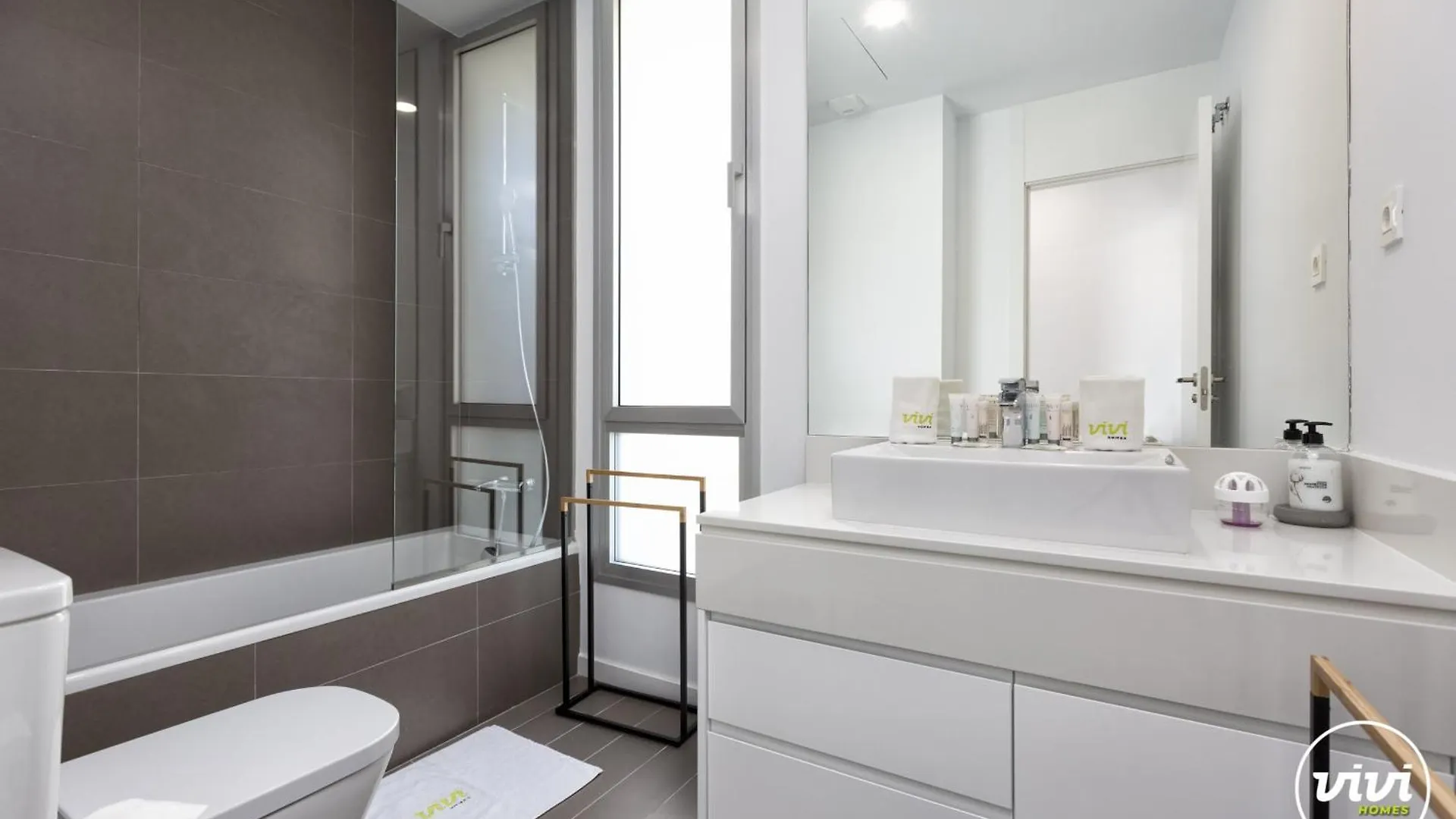 Vivi Homes - Sonrisa Pool, Terrace, Golf & Beach Estepona Сasa de vacaciones