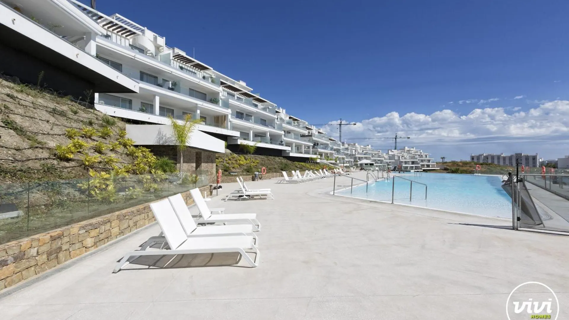 Vivi Homes - Sonrisa Pool, Terrace, Golf & Beach Estepona Сasa de vacaciones