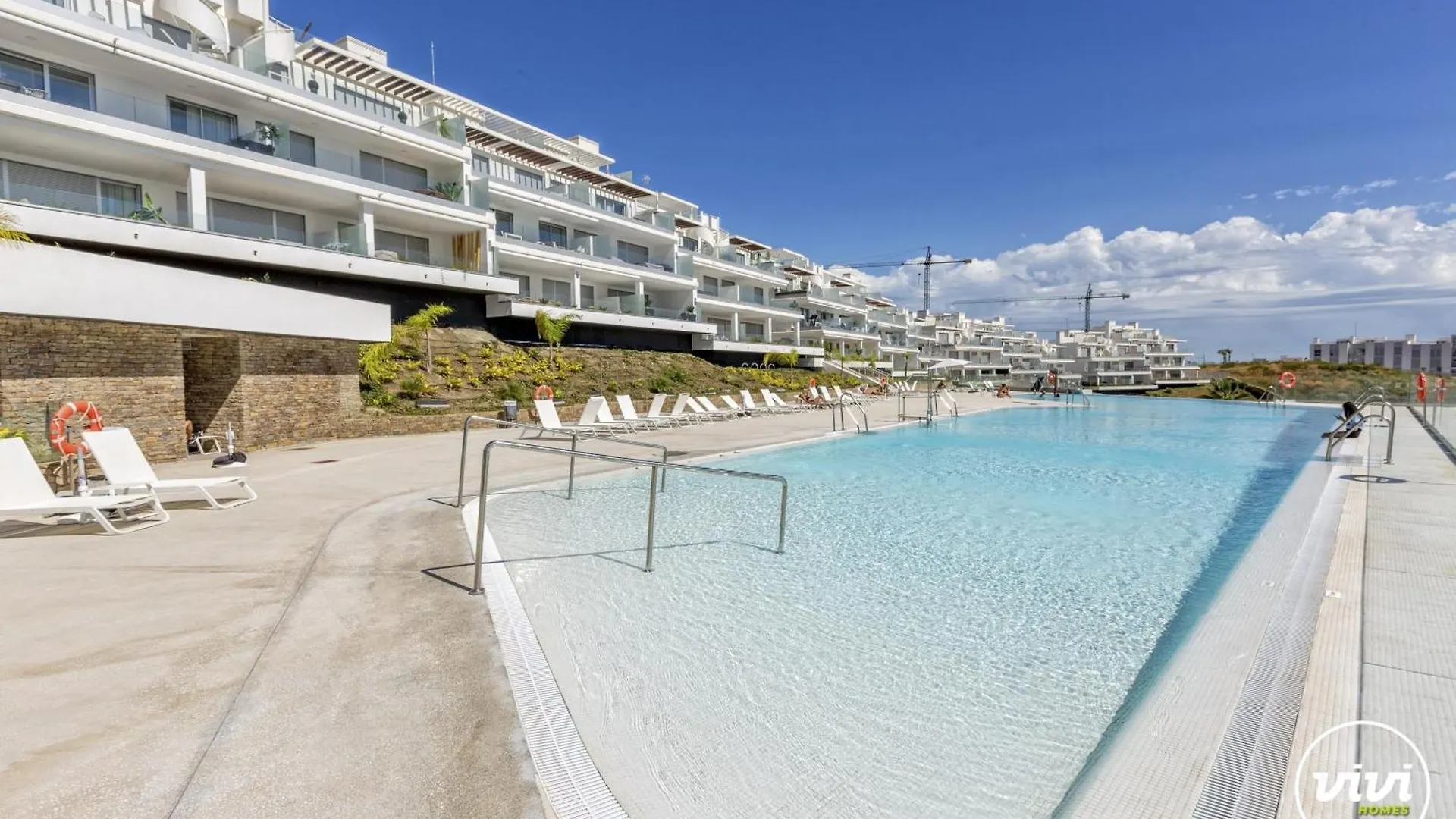Vivi Homes - Sonrisa Pool, Terrace, Golf & Beach Estepona Holiday home