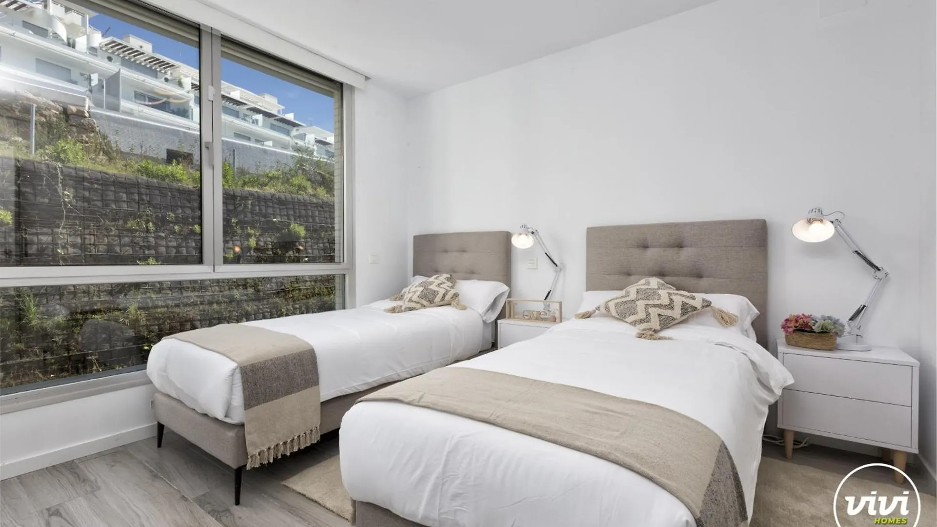 Vivi Homes - Sonrisa Pool, Terrace, Golf & Beach Estepona Spain